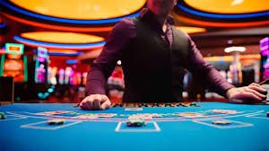 Meja Texas Poker di platform planet777 login menampilkan posisi pemain, kartu komunitas, dan pot real-time